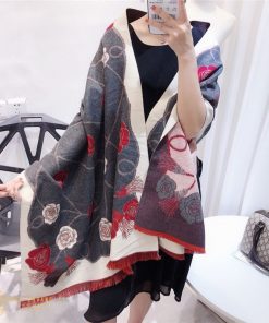 KHĂN CHOÀNG MÙA ĐÔNG
